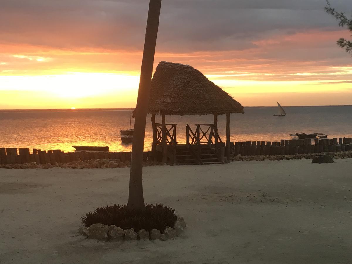 Emma Bay Beach House Michamvi Екстериор снимка